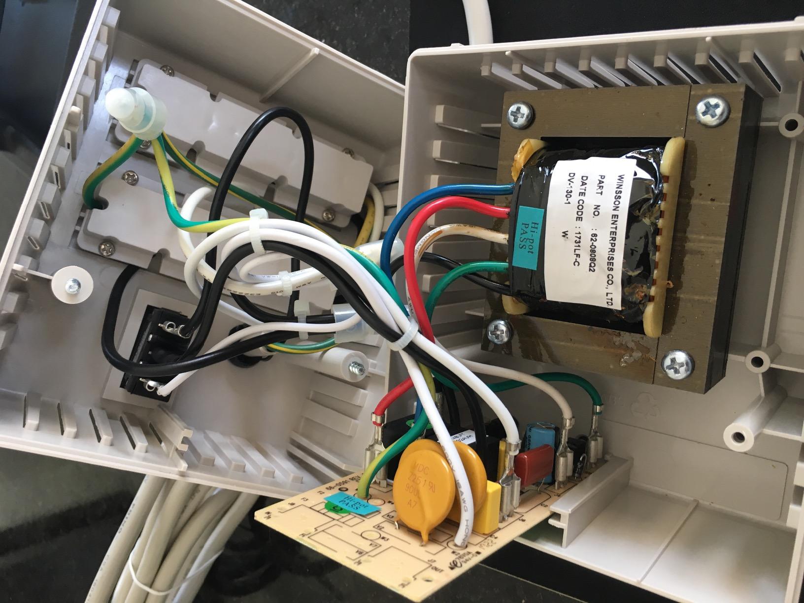 Tripp Lite LS606M 600W Power Conditioner with AVR and EMI/RFI Filtering customer photo 2