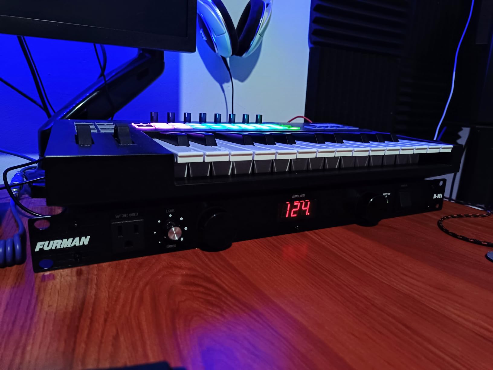 Furman M-8Dx Merit Series 9-Outlet Power Conditioner with Digital Voltmeter customer photo 1