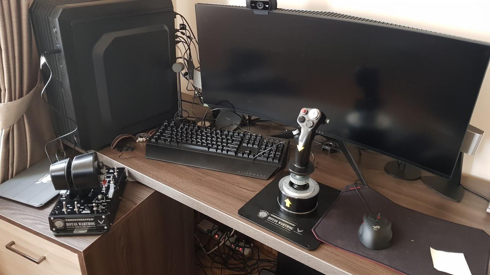 Thrustmaster HOTAS Warthog A10 Replica Flight Stick & Throttle Set - PC customer photo 2