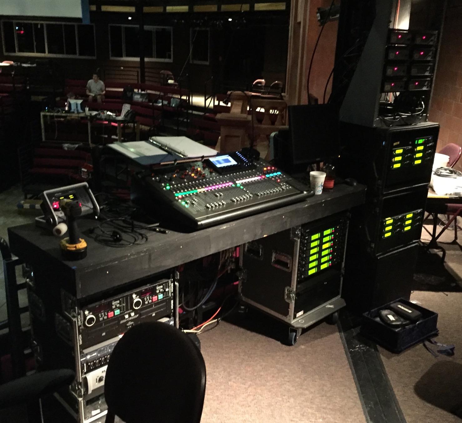 Behringer X32 40-Input 25-Bus Digital Mixing Console (Black) customer photo 1