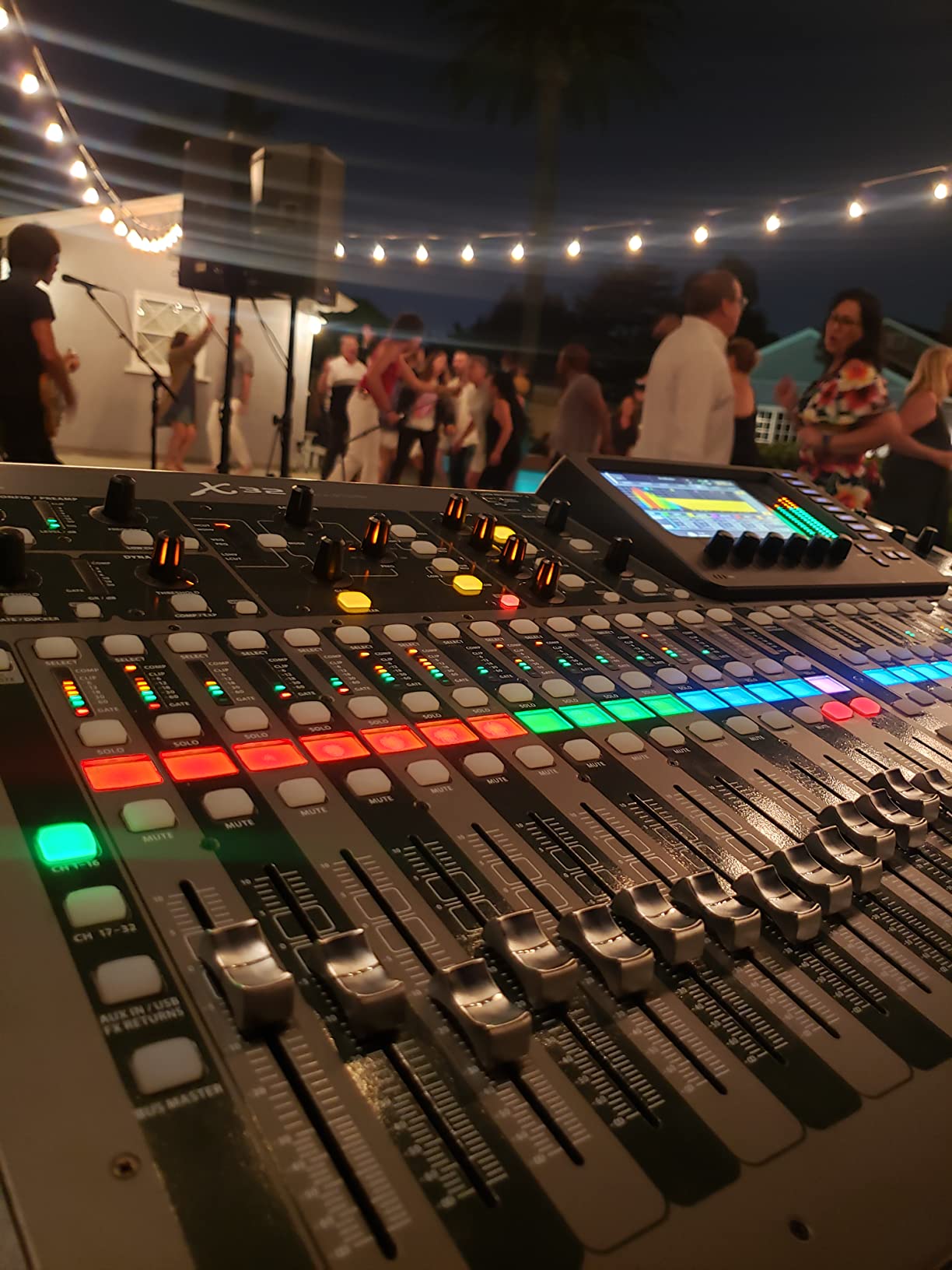Behringer X32 40-Input 25-Bus Digital Mixing Console (Black) customer photo 2