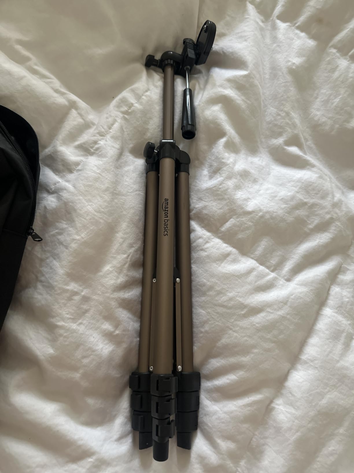 Amazon Basics 50-inch Lightweight Portable Camera Tripod Stand with Quick-Release Plate, Adjustable Height, Aluminum, for Travel Photography customer photo 1