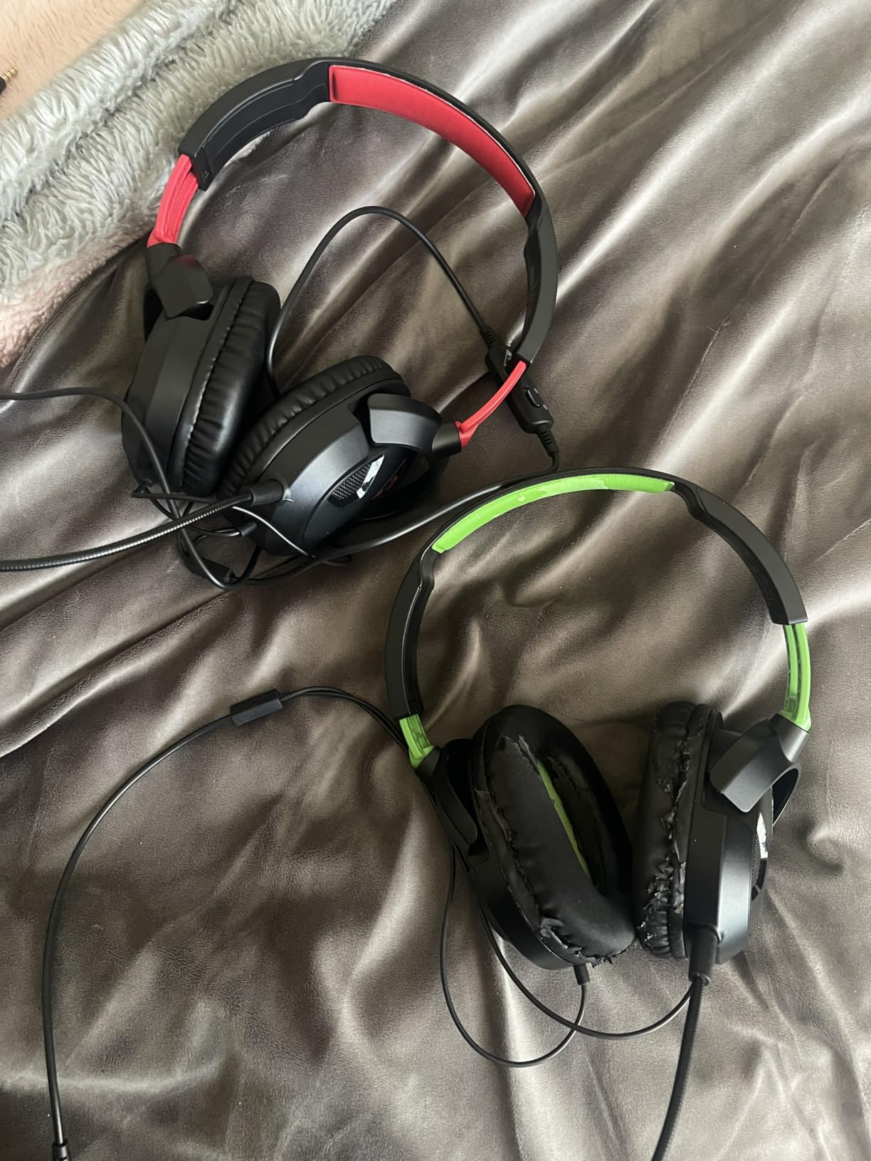 Turtle Beach Recon 50 Wired Multiplatform Gaming Headset for Xbox, PS5, PC | Xbox Series X|S, Xbox One, PlayStation, PS4, Mobile, Removable Mic, 40mm Speakers, In-Line Controls, Lightweight, Black Green customer photo 1