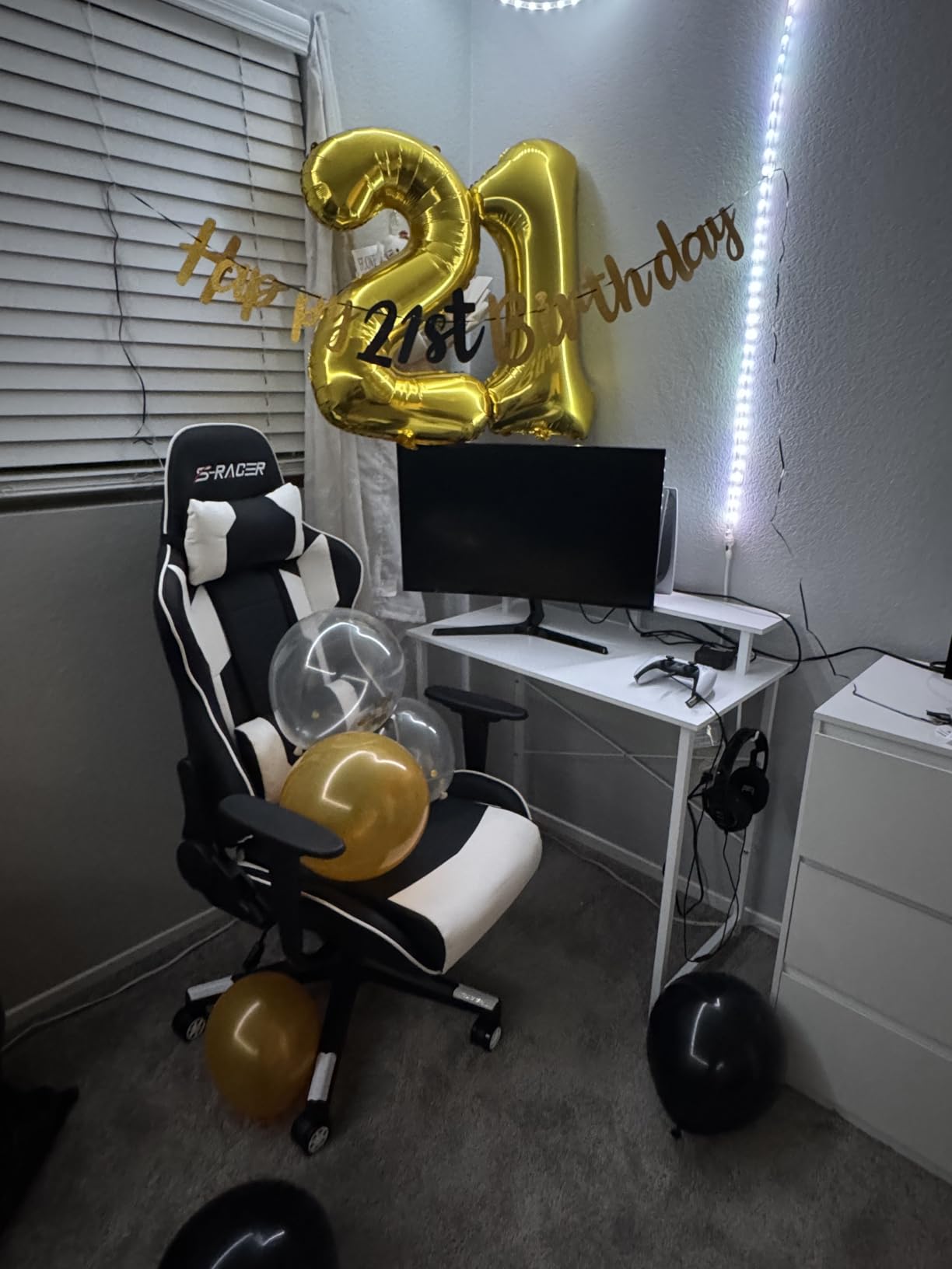 Homall Gaming Chair, Office Chair High Back Computer Chair Leather Desk Chair Racing Executive Ergonomic Adjustable Swivel Task Chair with Headrest and Lumbar Support (White) customer photo 1