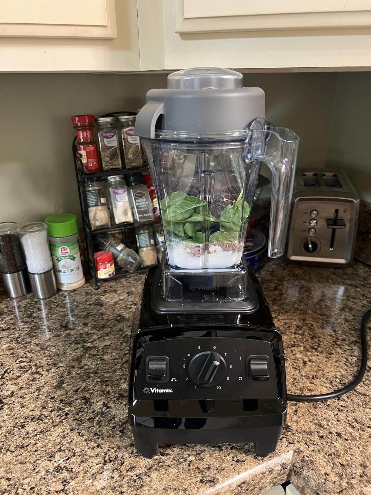 E310 Explorian Blender, Professional-Grade, Self-Cleaning 48 oz. Container, Black customer photo 2