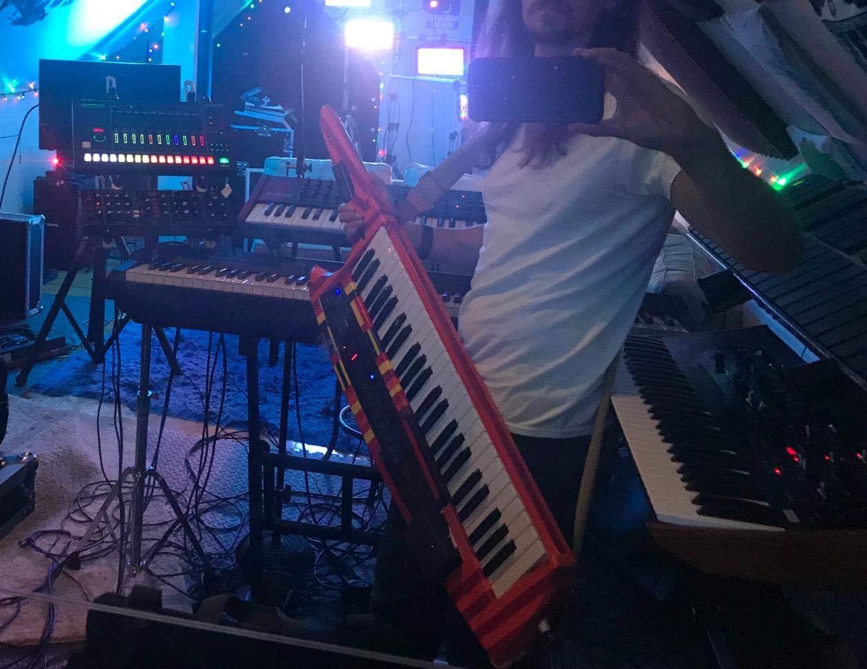 Behringer MODEL D Authentic Analog Synthesizer with 3 VCOs, Ladder Filter, LFO and Eurorack Format customer photo 2