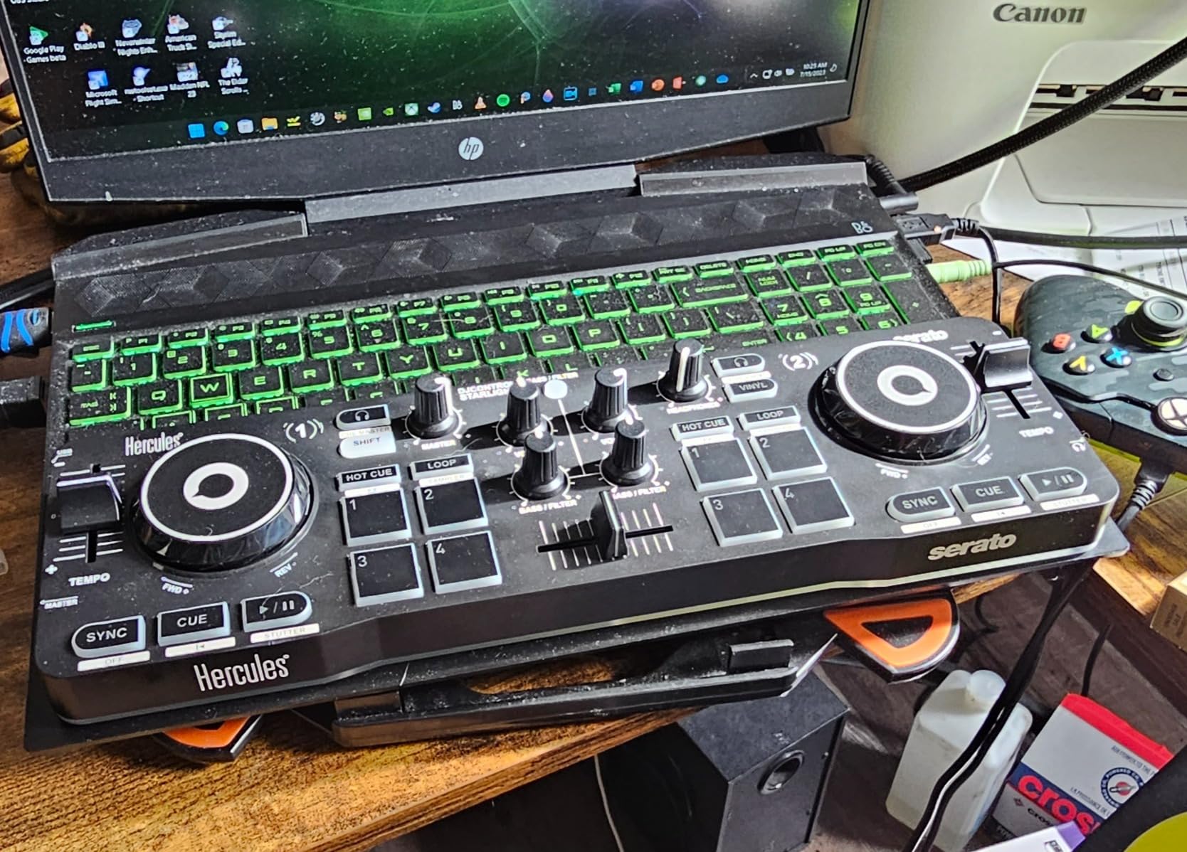 Hercules DJControl Starlight | Pocket USB DJ Controller with Serato DJ Lite, Touch-Sensitive Jog Wheels, Built-in Light Show customer photo 1