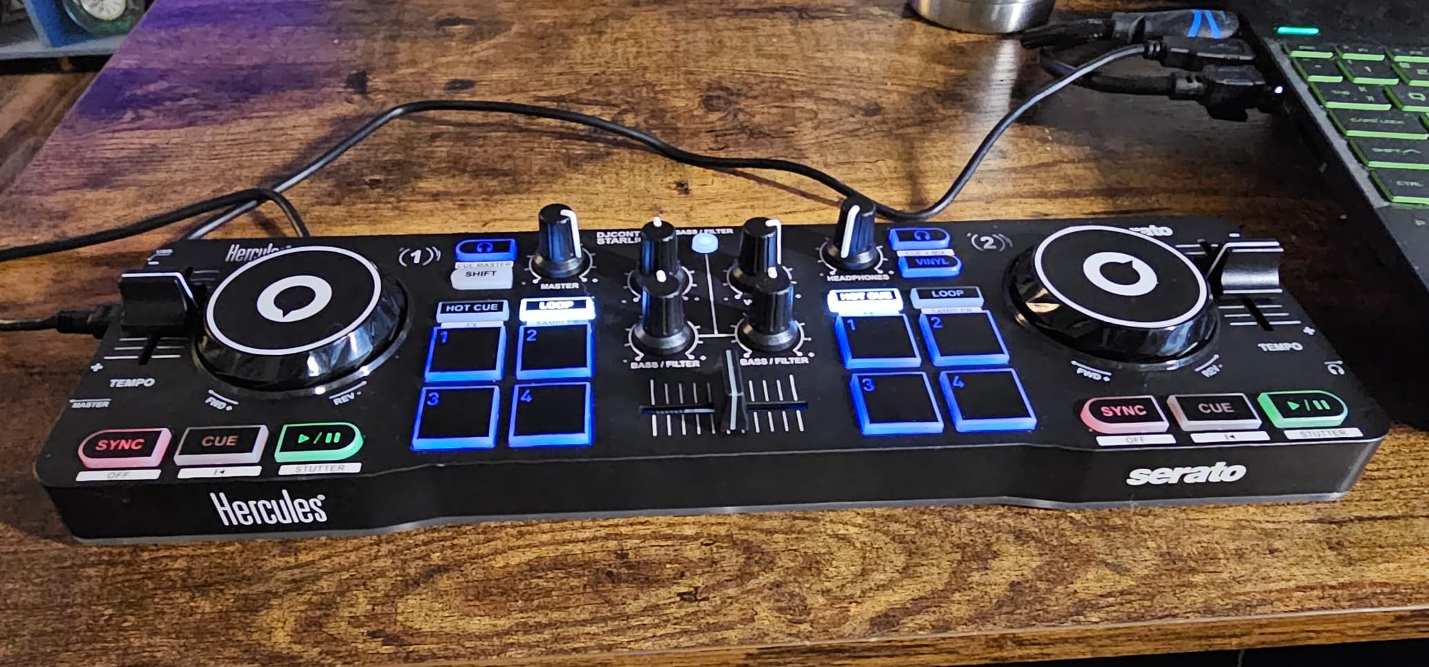 Hercules DJControl Starlight | Pocket USB DJ Controller with Serato DJ Lite, Touch-Sensitive Jog Wheels, Built-in Light Show customer photo 2