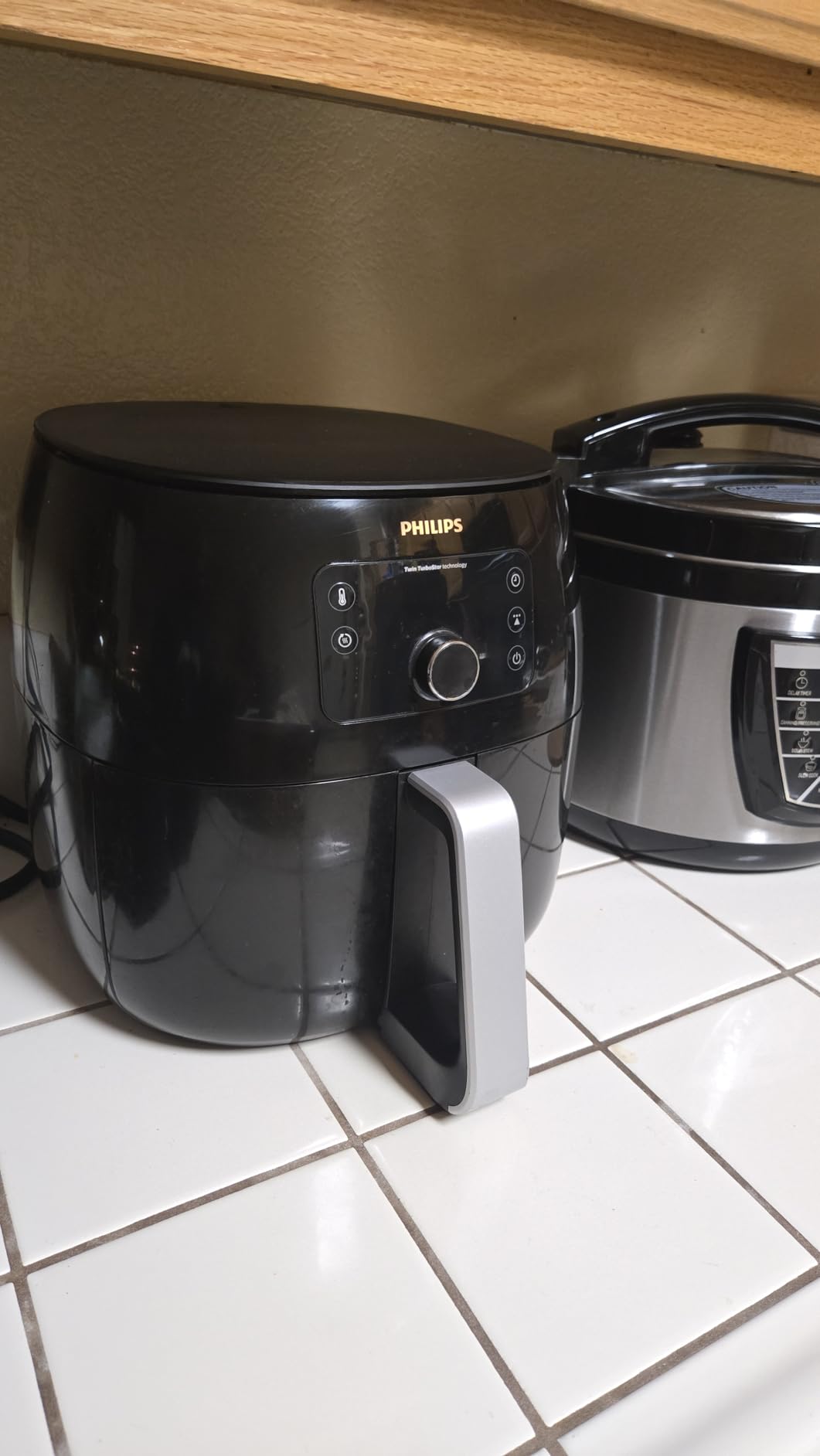 Philips Premium Airfryer XXL, Fat Removal Technology, 3lb/7qt, Rapid Air Technology, Digital Display, Family Sized, Black (HD9650/96) customer photo 1