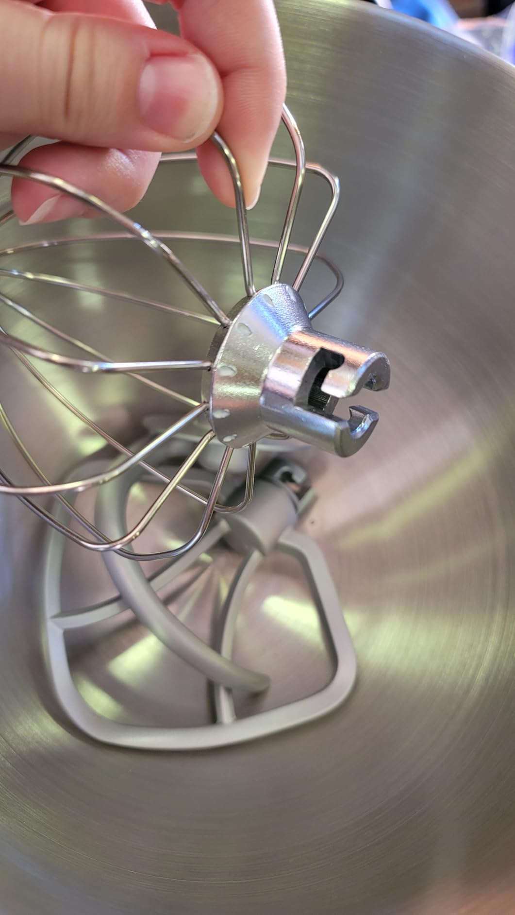 Aucma Stand Mixer, 6.5-QT 660W 6-Speed Tilt-Head Food Mixer with Dough Hook, Wire Whip & Beater (Silver) customer photo 1