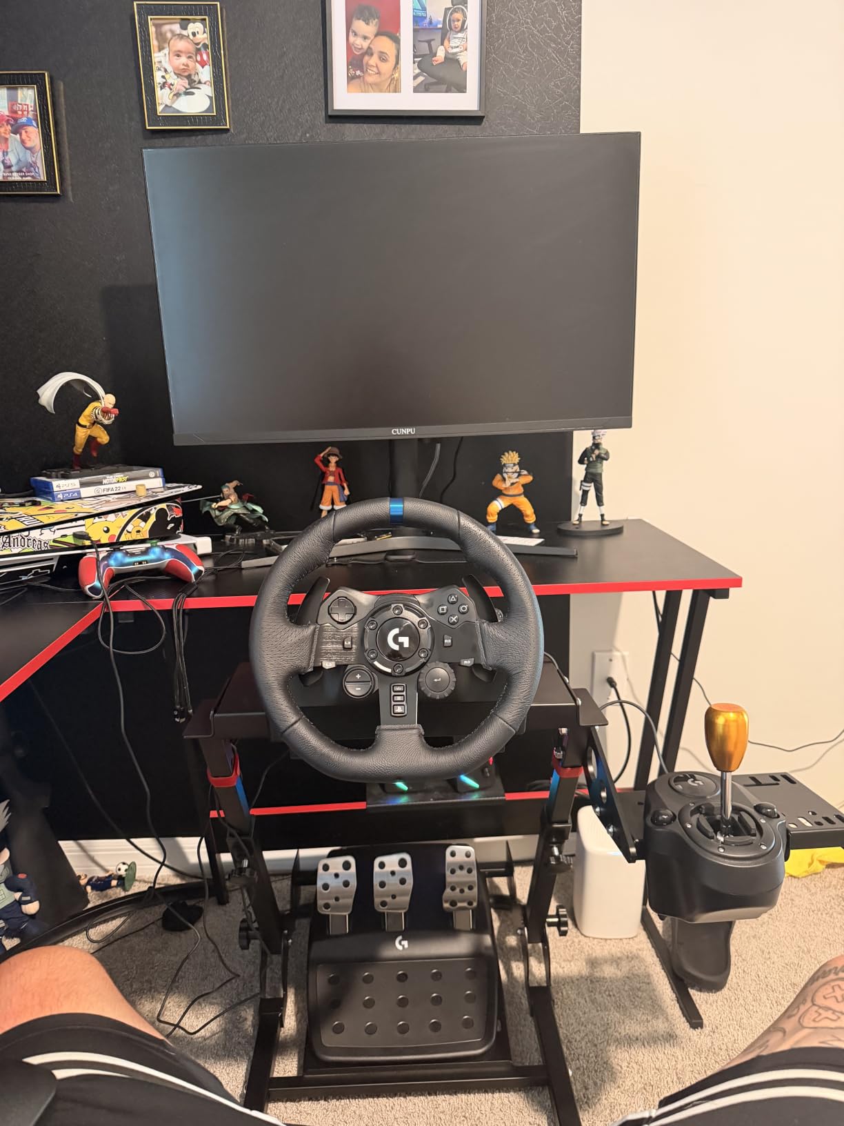 Logitech G923 Racing Wheel and Pedals, TRUEFORCE up to 1000 Hz Force Feedback, Gaming Steering Wheel PS5, PS4, PC, Mac, Genuine Leather- Black customer photo 1