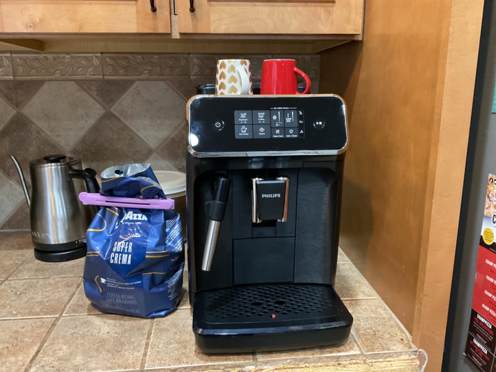 Philips 2200 Series Fully Automatic Espresso Machine, Classic Milk Frother, 2 Coffee Varieties, Intuitive Touch Display, 100% Ceramic Grinder, AquaClean Filter, Aroma Seal, Black (EP2220/14) customer photo 2
