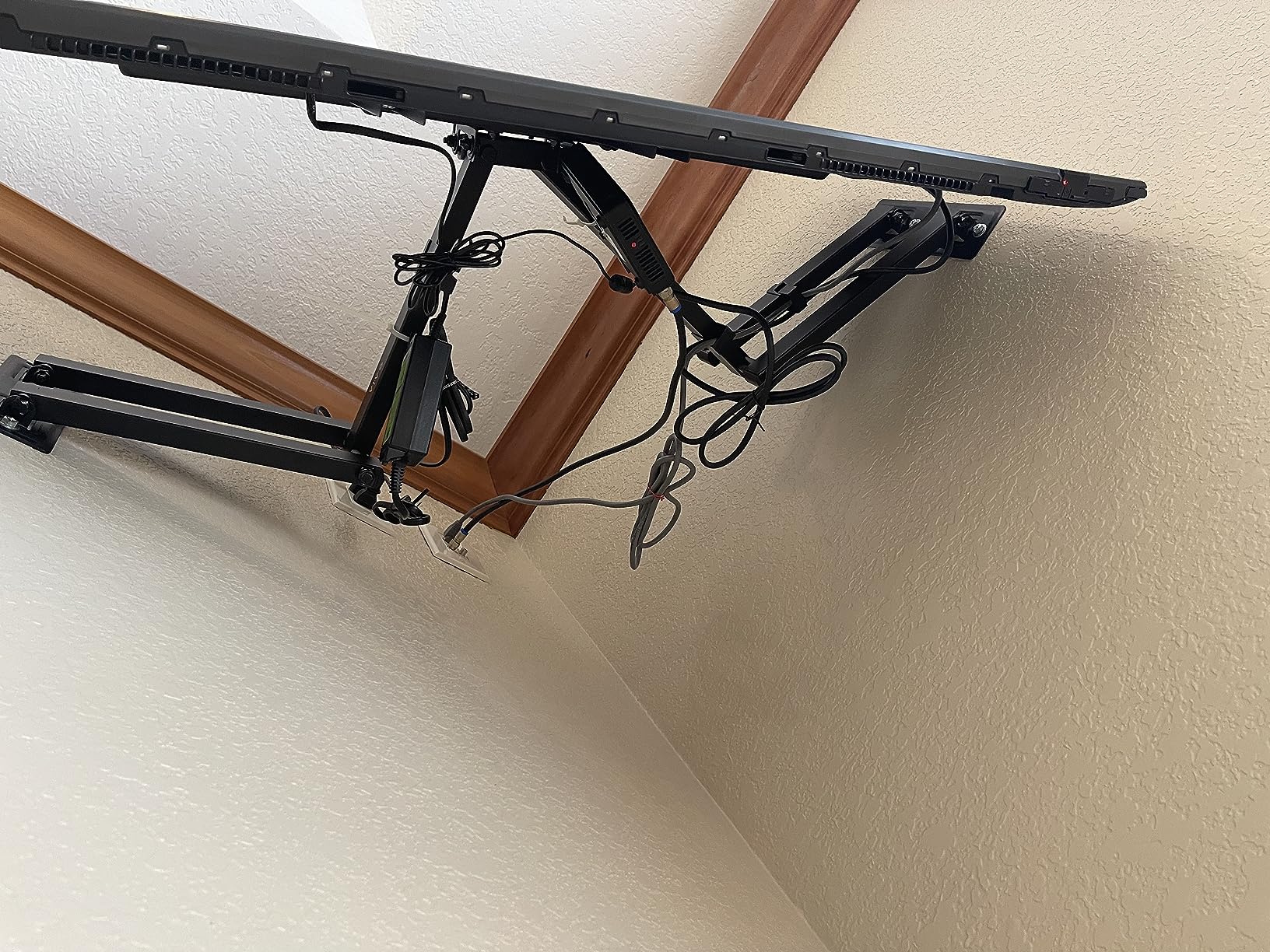 VIVO Corner TV Wall Mount for 37 to 70 inch LCD LED Plasma Flat Screens, Full Motion Articulating Bracket, VESA up to 600x400, MOUNT-CR70C customer photo 1