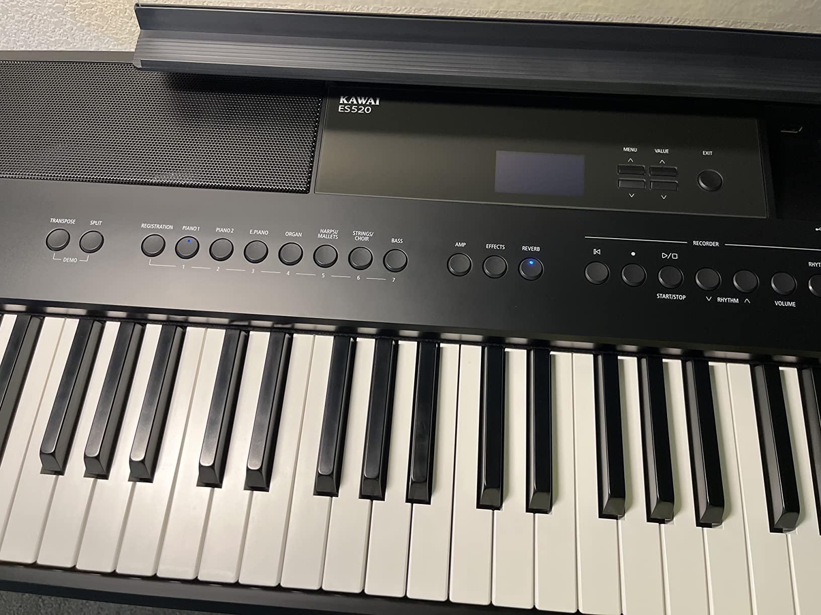 Kawai ES520 88-Key Digital Piano with Speakers - White | Responsive Hammer III Action | Harmonic Imaging XL Sound Engine | 256-Note Polyphony | Bluetooth MIDI & Audio | USB-MIDI customer photo 1