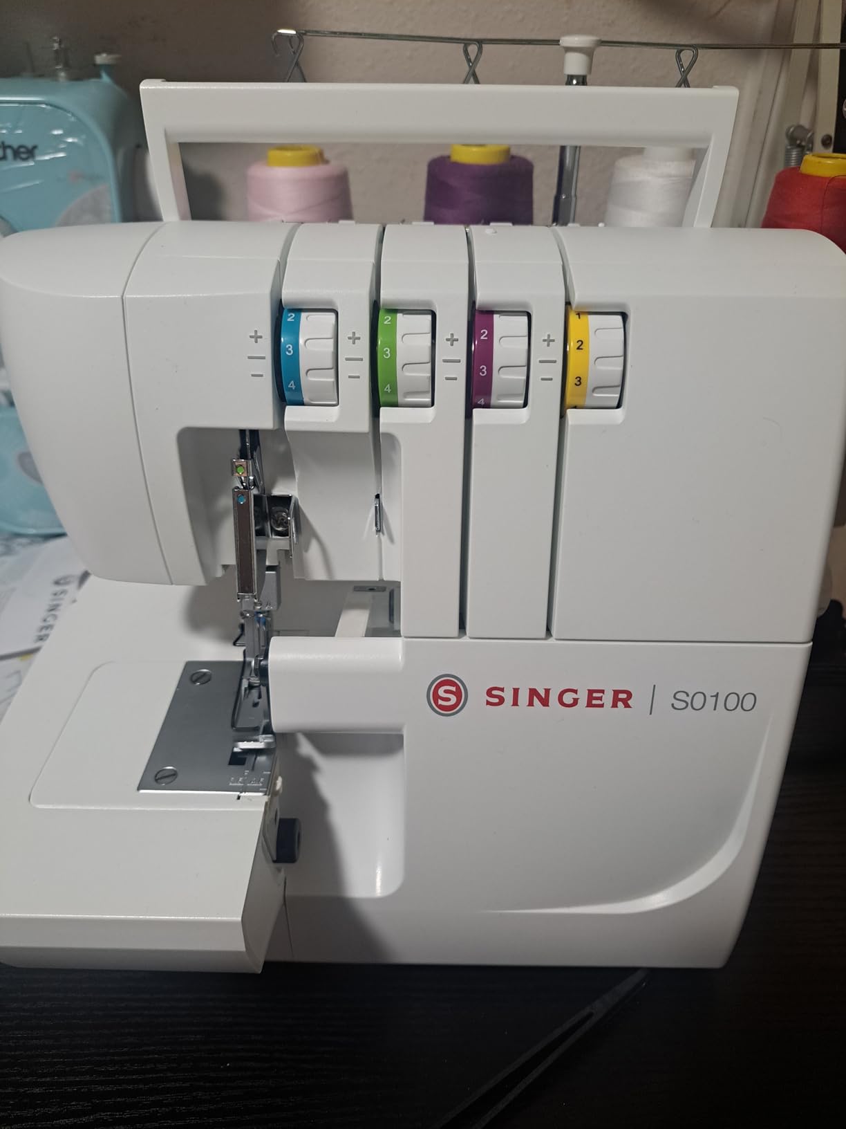SINGER S0100 High Speed Serger Overlock Machine, 2-3-4 Thread Capability, 1300 stitches/min, color coded threading customer photo 1