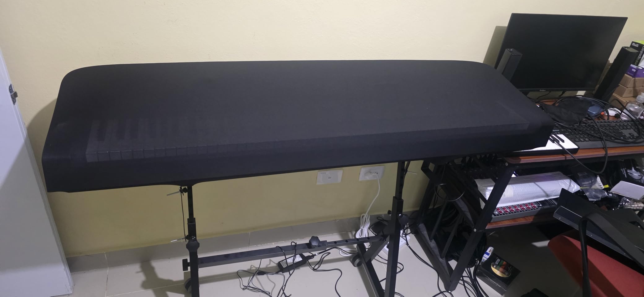 Yamaha DGX-670WH 88-Key Weighted Digital Piano with Sustain Foot Switch and Music Rest, White | GHS Weighted Action | CFX Grand Piano Voice | 700+ Voices | Bluetooth | USB-MIDI customer photo 2