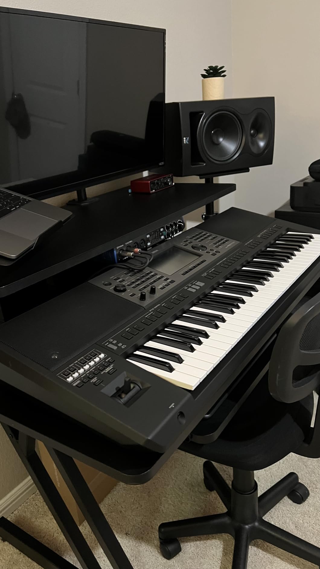 Yamaha 61-Key World Music Arranger Keyboard, 210 New World Music Styles, Assignable Joystick Controller PSRA5000 customer photo 1