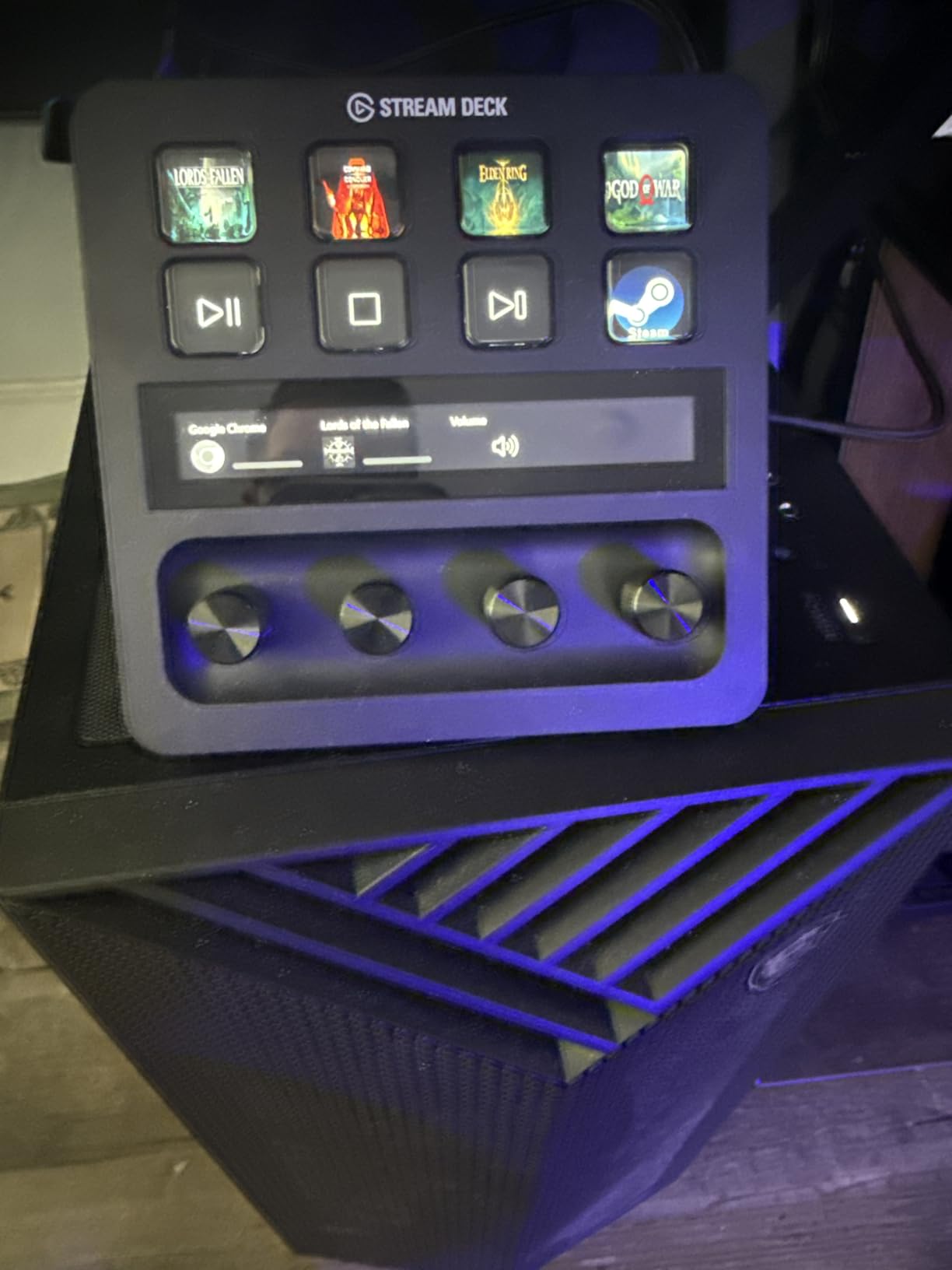 Elgato Stream Deck MK.2 Studio Controller, 15 Macro Keys | Trigger actions in OBS, Twitch, YouTube and more customer photo 1