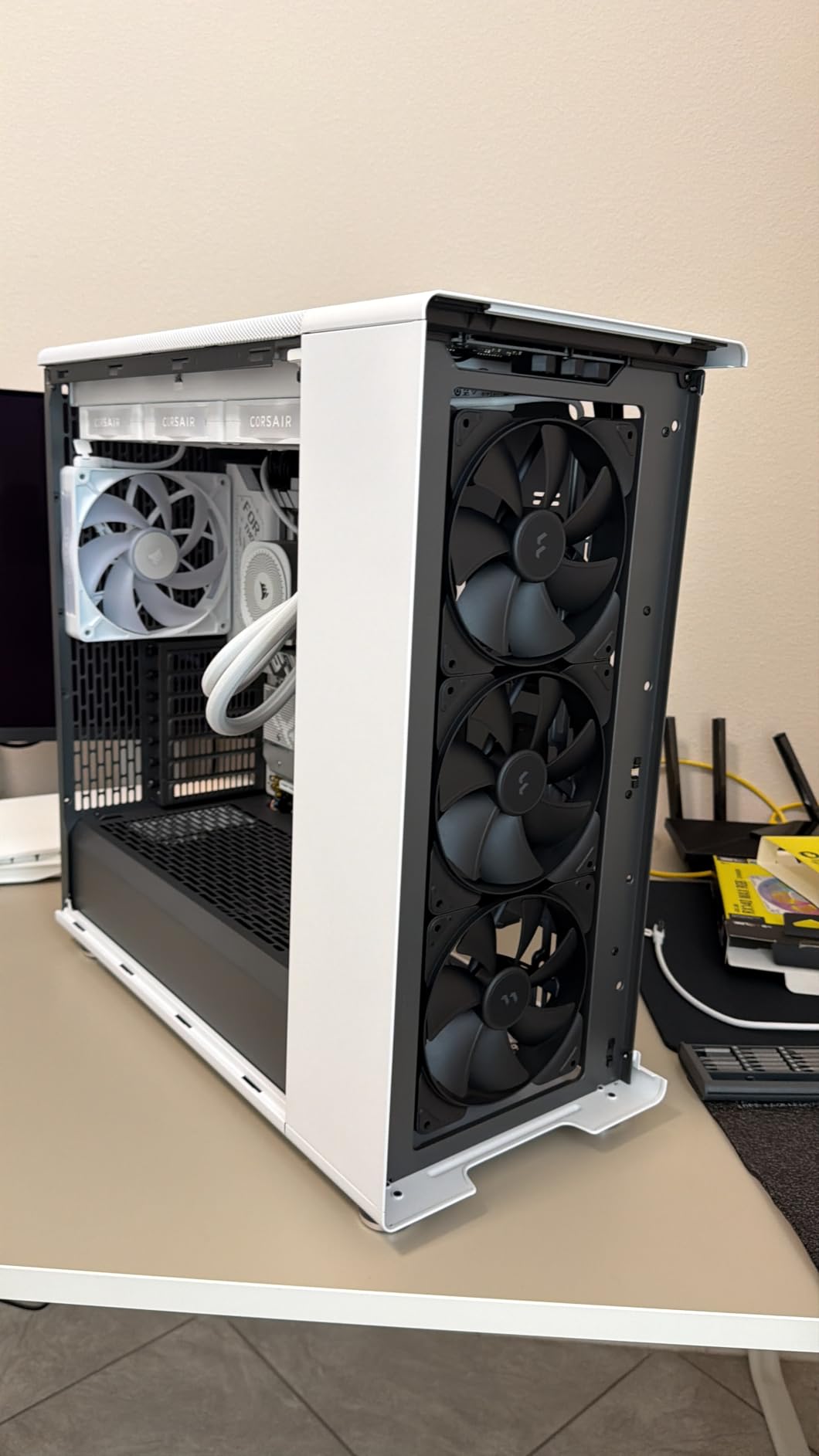 Fractal Design North - Genuine Walnut Wood Front - Mesh Side Panels - Two 140mm Aspect PWM Fans Included - Type C USB - ATX Airflow Mid Tower PC Gaming Case, Charcoal Black customer photo 2