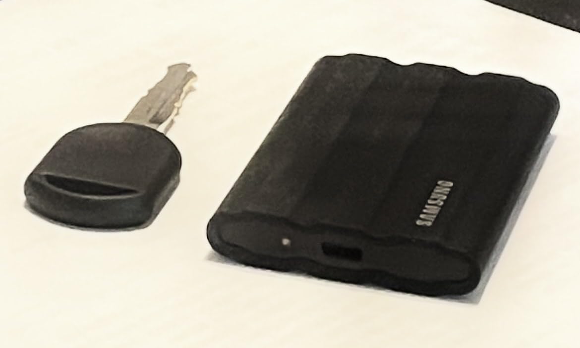 Samsung T7 Shield 2TB, Portable SSD, up-to 1050MB/s, USB 3.2 Gen2, Rugged,IP65 Water & Dust Resistant, for Photographers, Content Creators and Gaming, Extenal Solid State Drive (MU-PE2T0S/AM), Black customer photo 2