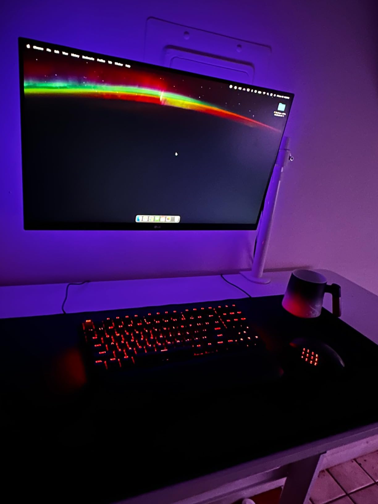 SteelSeries Aerox 9 Wireless - Ultra-Lightweight MMO RGB Gaming Mouse, 18 Programmable Buttons, 18K DPI TrueMove Air Optical Sensor, 180 Hr Battery, IP54 Water Resistant customer photo 2