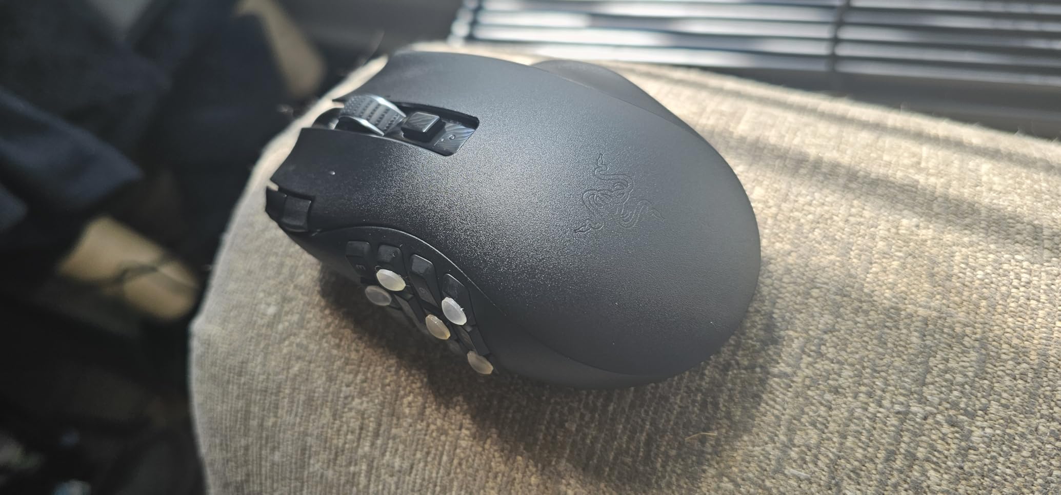 Razer Naga V2 HyperSpeed Wireless MMO Gaming Mouse, 400 Hr Battery, 19 Programmable Buttons, Focus Pro 30K Optical Sensor customer photo 1