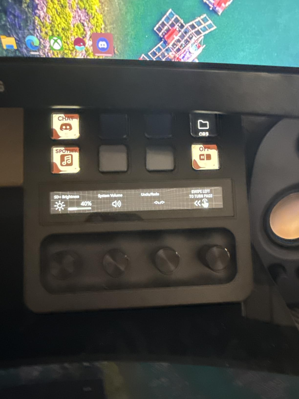 Elgato Stream Deck +, Audio Mixer and Studio Controller | LCD keys, dials and touch strip customer photo 1