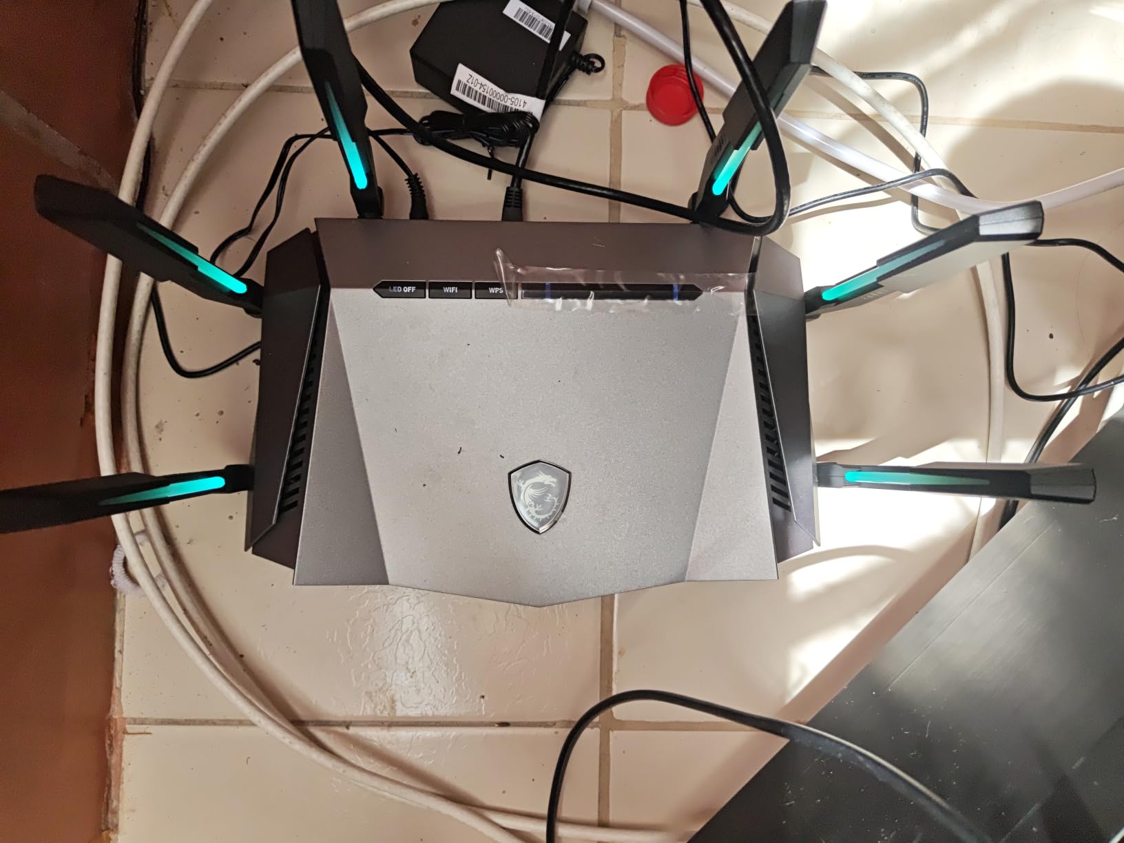 MSI Radix AXE6600 WiFi 6E Tri-Band Gaming Router, AI QoS, RGB, 1.8GHz Quad-Core customer photo 2