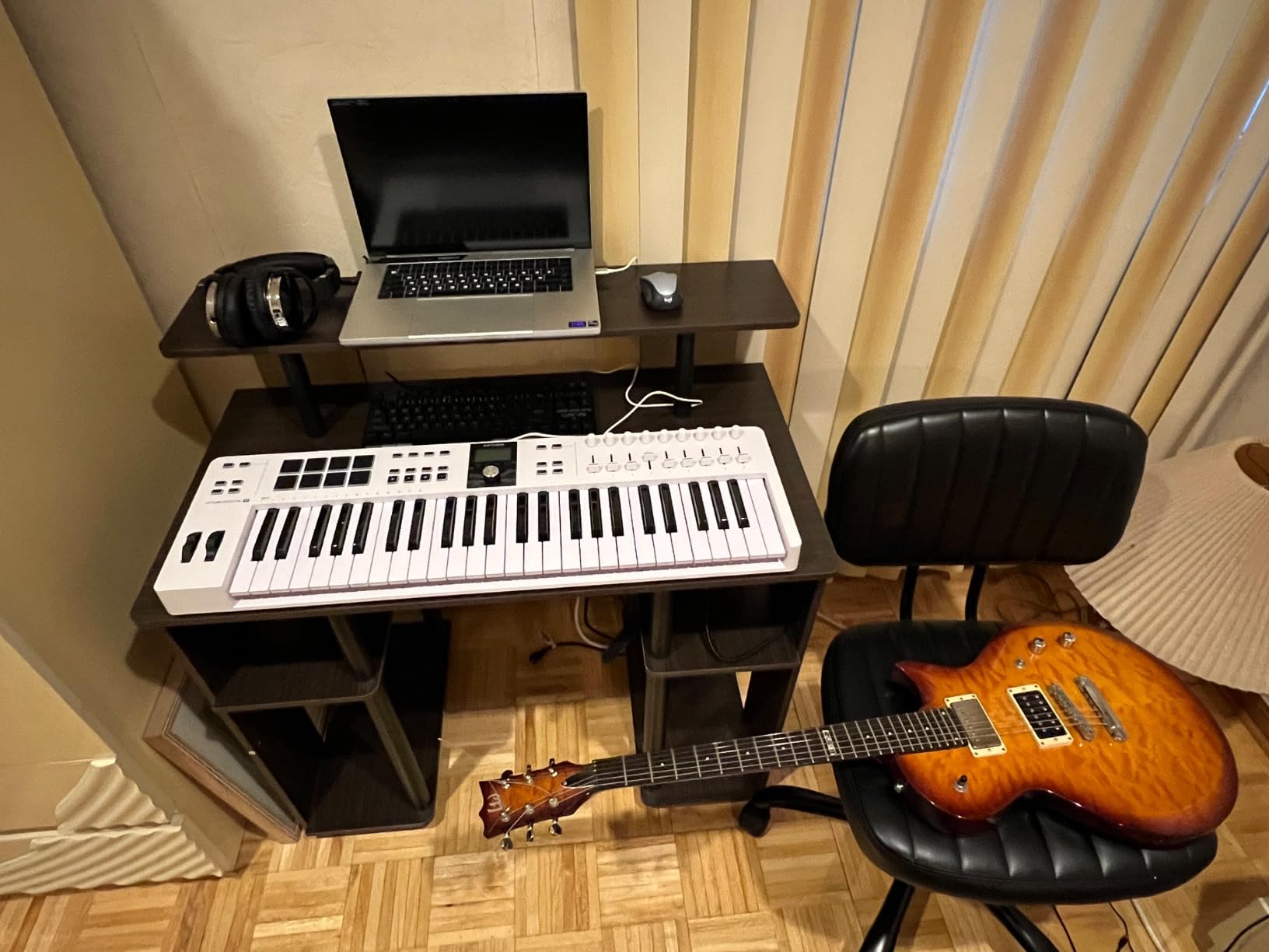 Arturia KeyLab Essential mk3 - 49 Key USB MIDI Keyboard Controller with Analog Lab V Software Included, 49 Velocity-Sensitive Keys with Aftertouch, 9 Encoders, 9 Faders, 8 Pads, USB-C and Midi Din, Analog Lab V Included customer photo 1