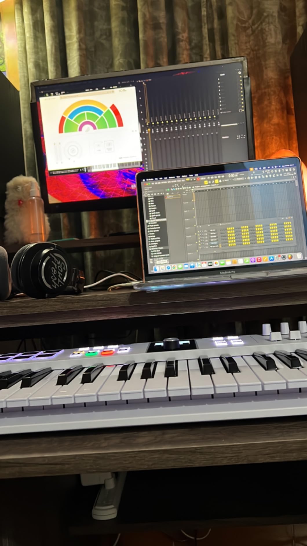 Arturia KeyLab Essential mk3 - 49 Key USB MIDI Keyboard Controller with Analog Lab V Software Included, 49 Velocity-Sensitive Keys with Aftertouch, 9 Encoders, 9 Faders, 8 Pads, USB-C and Midi Din, Analog Lab V Included customer photo 2