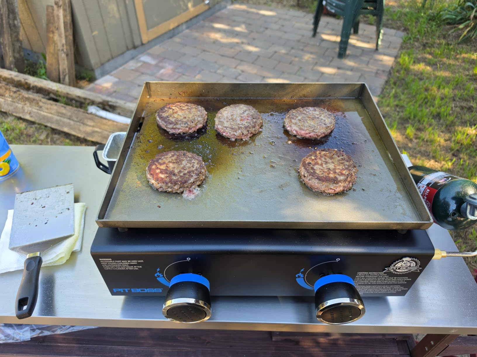 Pit Boss 2-Burner Propane Gas Portable Tabletop Griddle Grill with Soft Cover, 265-Sq. In. Cooking Space, 18,000 BTU, for Tailgating, Camping, and Traveling, Black customer photo 1
