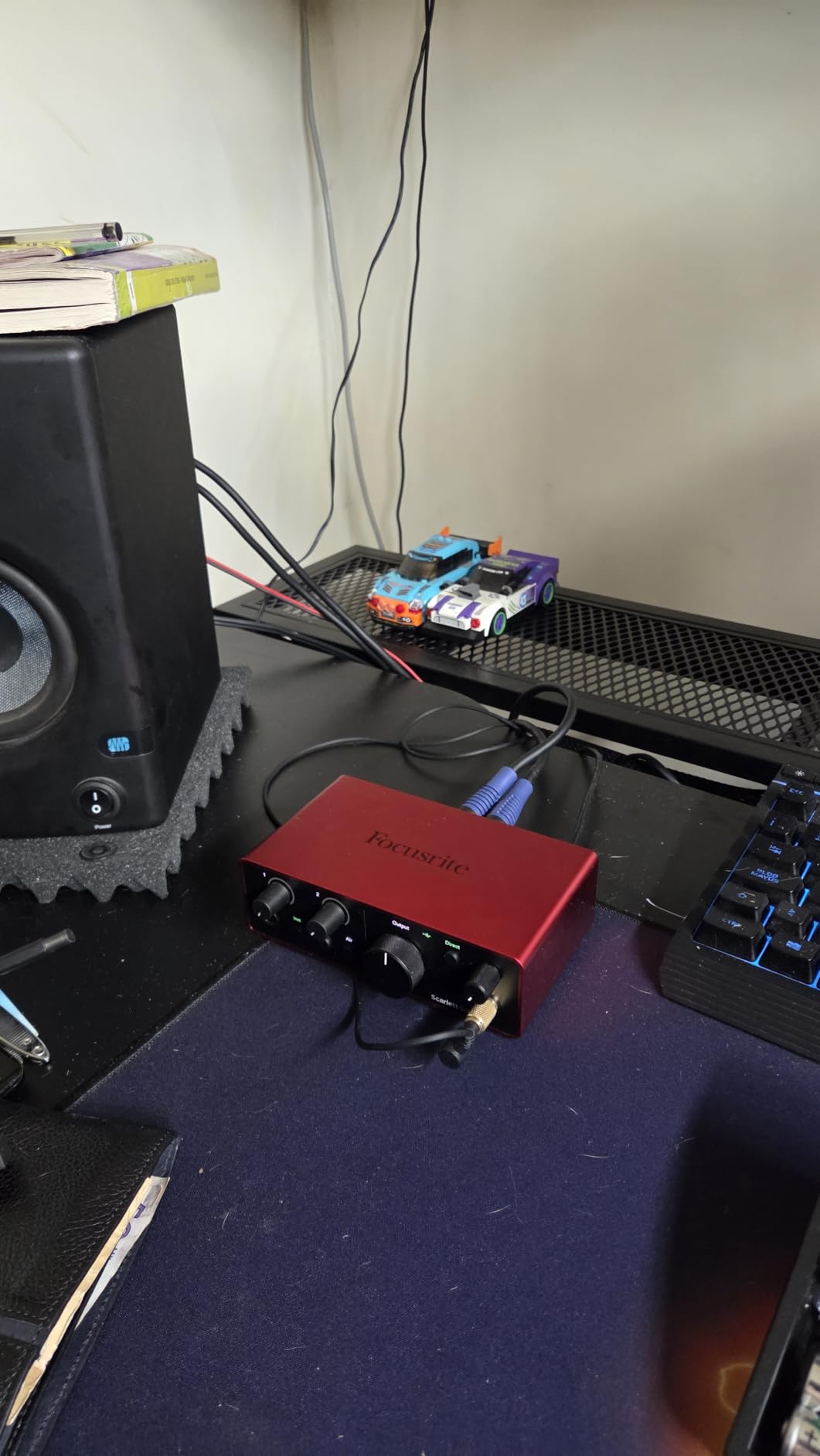 Focusrite Scarlett Solo 4th Gen USB Audio Interface, for the Guitarist, Vocalist, or Producer - High-Fidelity, Studio Quality Recording, and All the Software You Need to Record | 1 XLR Mic Preamp, 1 Hi-Z Instrument Input, 24-Bit/192kHz, 120dB Dynamic Range, Air Modes, PC/Mac/iPad Compatible customer photo 1