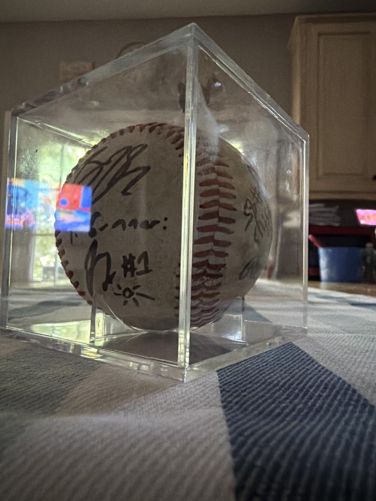 Danodoi UV Protected Clear Acrylic Baseball Display Cube customer photo 1