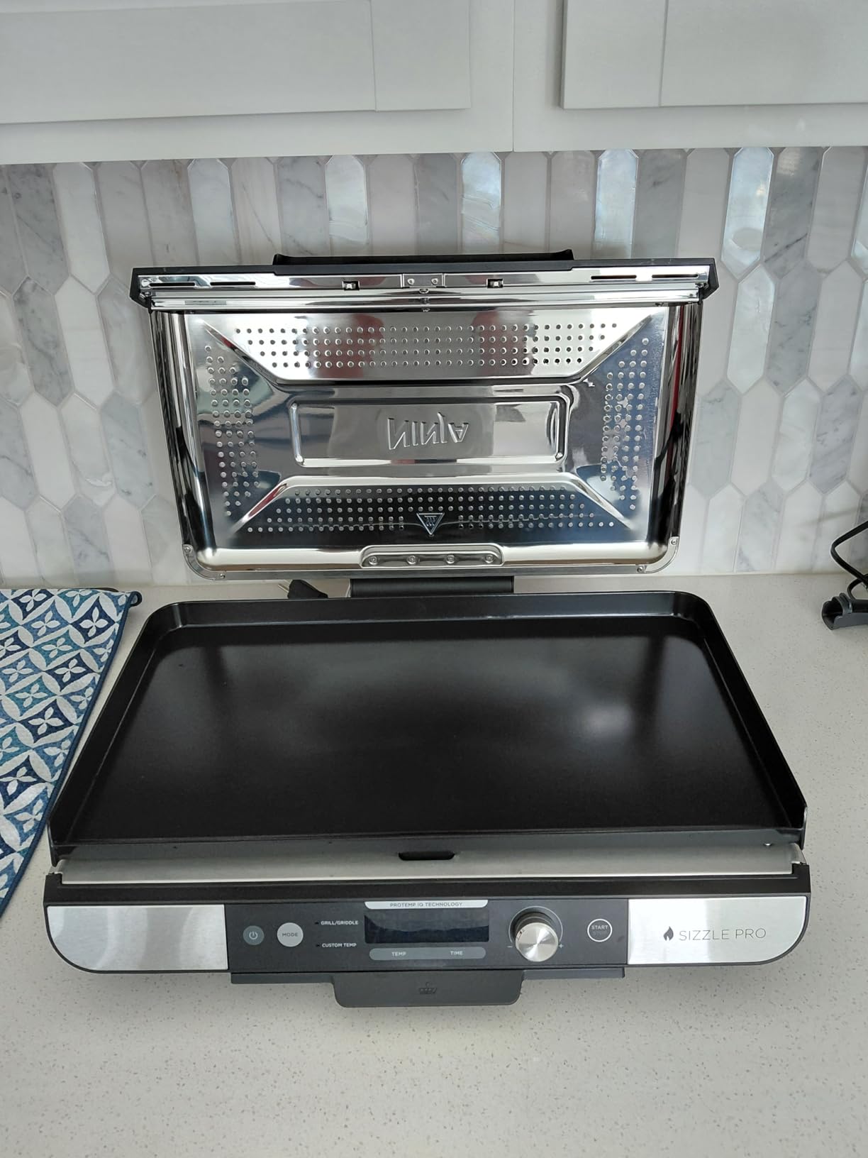 Ninja Sizzle Indoor Grill & Griddle, 14'', Electric Grill, For Steak, Burgers, Salmon, Veggies, and More, Pancake Griddle, Nonstick, Dishwasher Safe, 500F, Even Cooking, Silver, GR101 customer photo 2
