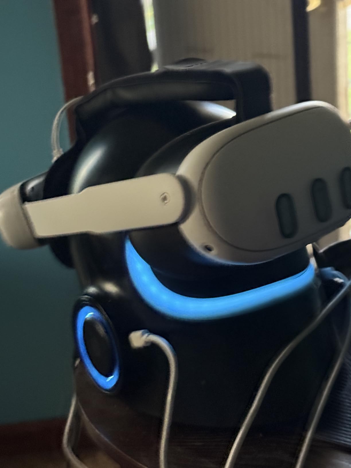 Quest 3 512GB | VR Without Wires - Gorilla Tag Cardboard Monkenaut Bundle - Amazon Exclusive - Access to 100+ Games with a 3-Month Trial of Meta Horizon+ Included customer photo 2