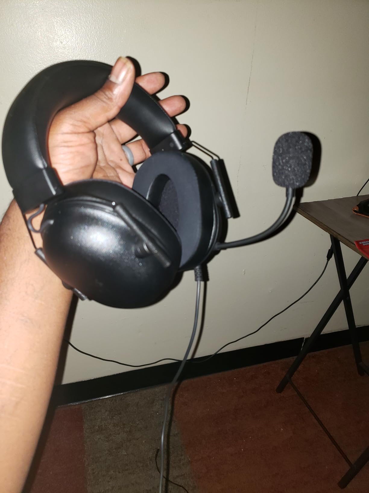 Razer BlackShark V2 X Wired PlayStation Gaming Headset, Black | 50mm Drivers, Cardioid Mic, Lightweight, Comfortable Noise Isolating Earcups, For PS5, Xbox Series X, PC, Switch, 3.5 mm Jack customer photo 2