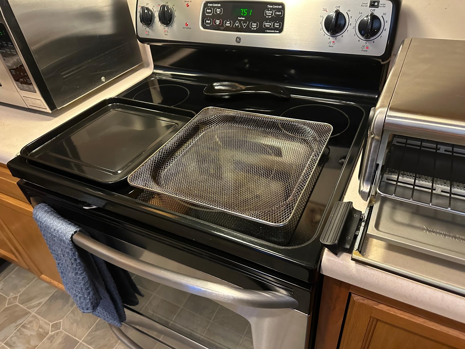 Ninja Air Fryer Toaster Oven Combo, 8-in-1 Functionality, Flip Up & Away for Storage Space, SP151, Stainless Steel customer photo 1