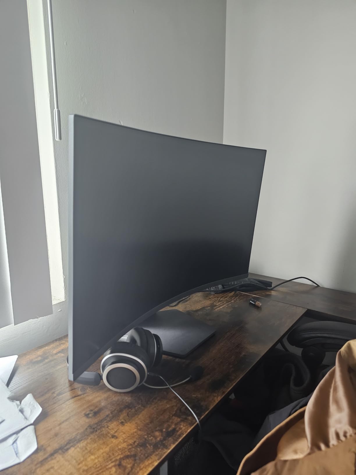LG 32GS60QC-B Ultragear 32-inch Curved Gaming Monitor QHD (2560x1440) 180Hz 1ms 1000R AMD FreeSync HDR10 HDMIx2 DisplayPort Borderless Design Black Stabilizer DAS Crosshair FPS Counter - Black customer photo 1