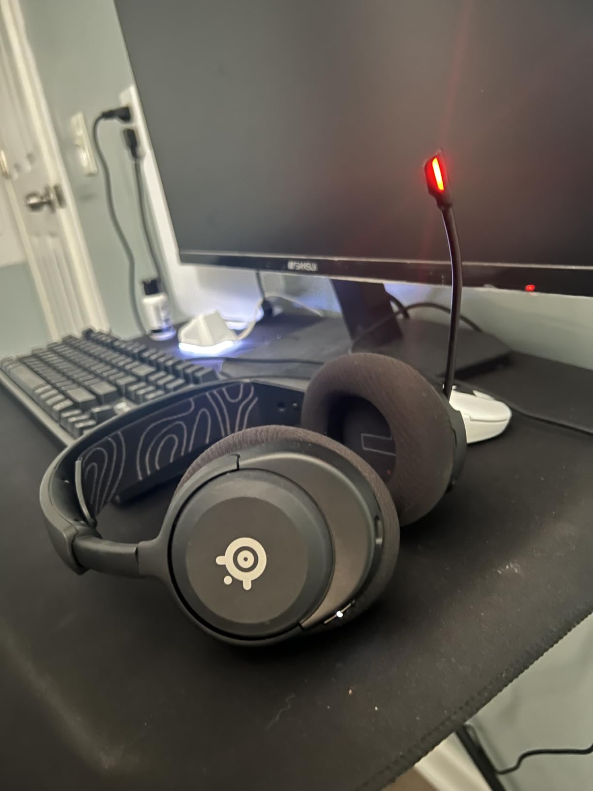 SteelSeries Arctis Nova 5 Wireless Multi-System Gaming Headset - Neodymium Magnetic Drivers - 100+ Audio Presets - 60 HR Battery - 2.4GHz or BT - ClearCast Gen2.X Mic - PC, PS5, PS4, Switch, Mobile customer photo 1