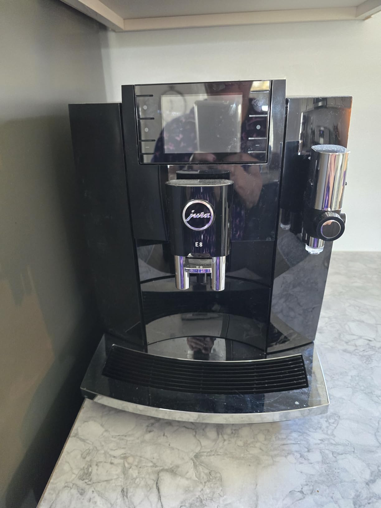 Jura E8 Piano Black 15648 Automatic Coffee Machine customer photo 1