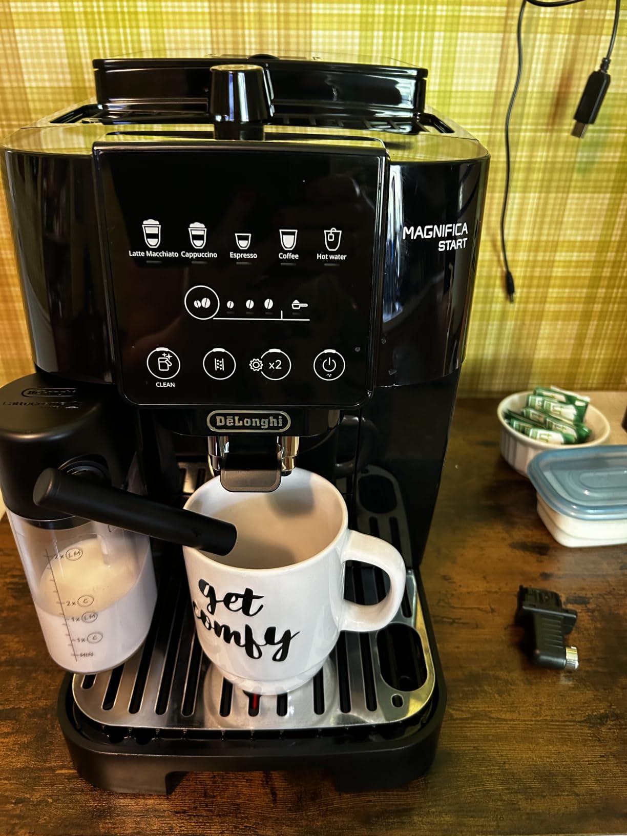 De'Longhi Magnifica Start Automatic Espresso Machine with Auto Milk Frother & Built in Grinder - 5 One-Touch Recipes, Easy-to-Clean, Home Barista Coffee Maker for Lattes, Cappuccino, Iced Coffee customer photo 2