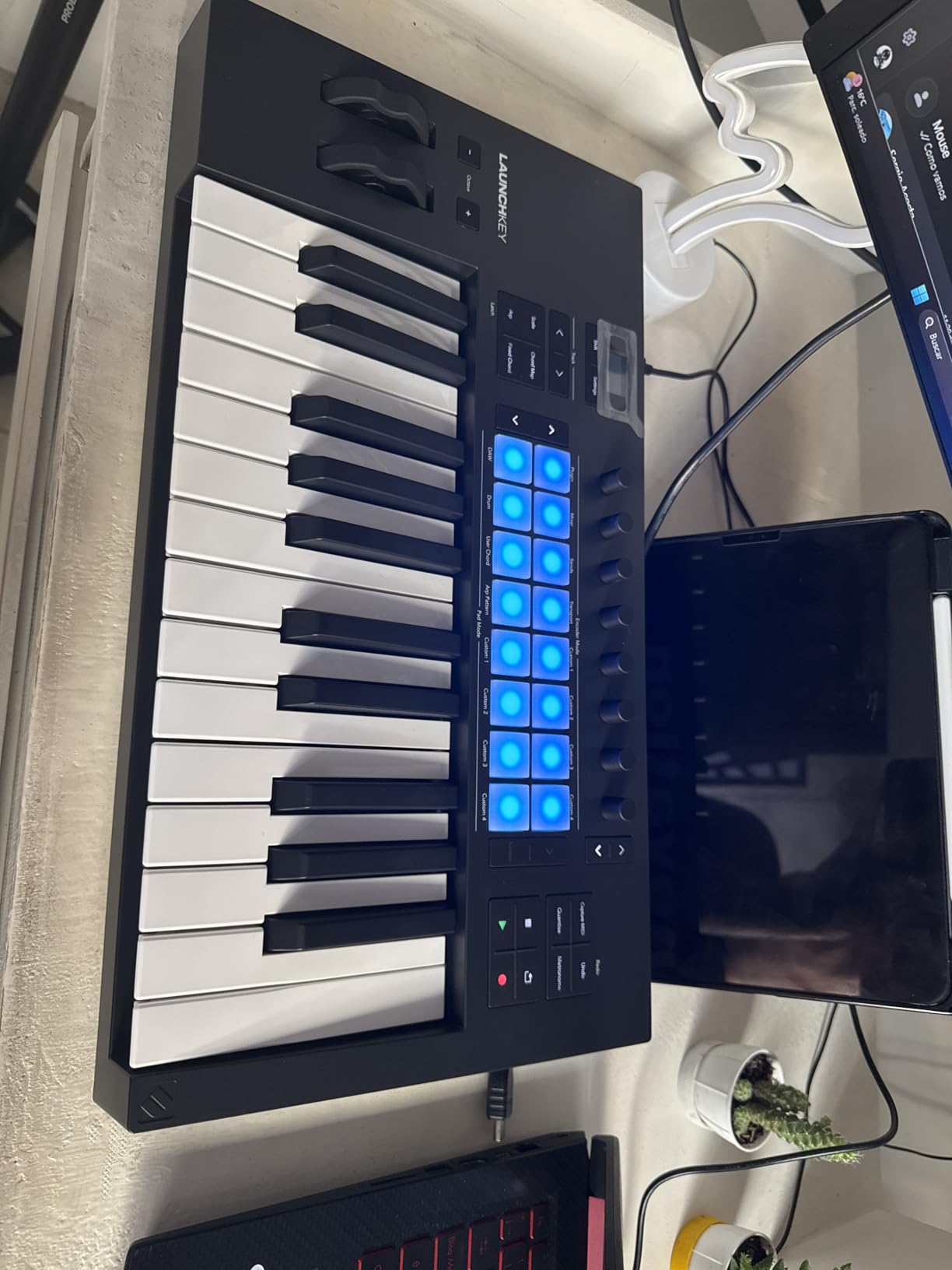 Novation Launchkey 25 MK4 - Compact 25 Key, USB, MIDI Keyboard Controller with DAW Integration. Chord Mode, Scale Mode, 8 Drum Pads, and Arpeggiator - Includes Software Bundle for Music Production customer photo 1
