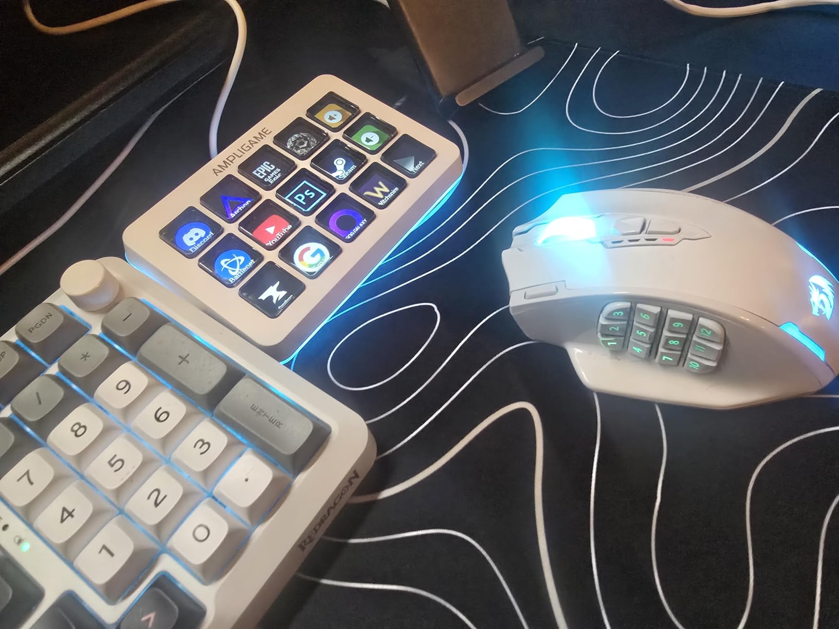 FIFINE AmpliGame Stream Controller with 15 Macro Keys, Streaming Keyboard with Trigger Actions in OBS/Twitch/YouTube/Streamlabs (D6) customer photo 1