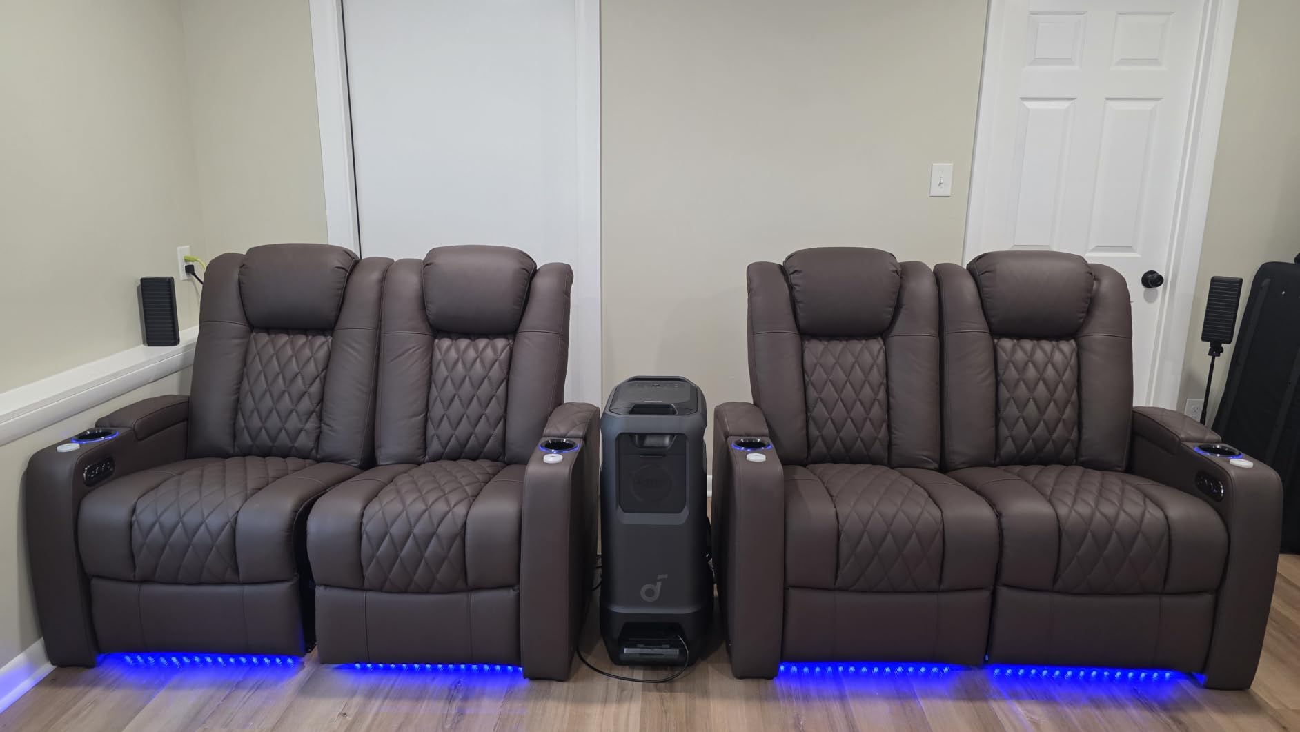 comfiroom Top Grain Leather Home Theater Seating, Classic Series Game Seats Movie Recliner Theater Chairs Recliner Sofa with Type-C Charger Bedroom Sofa Chair for Living Room (Brown, Row of 1) customer photo 1