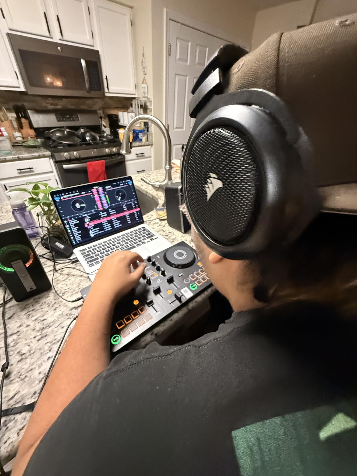 AlphaTheta DDJ-FLX2 Beginner DJ Controller for Phone, Tablet & PC customer photo 1