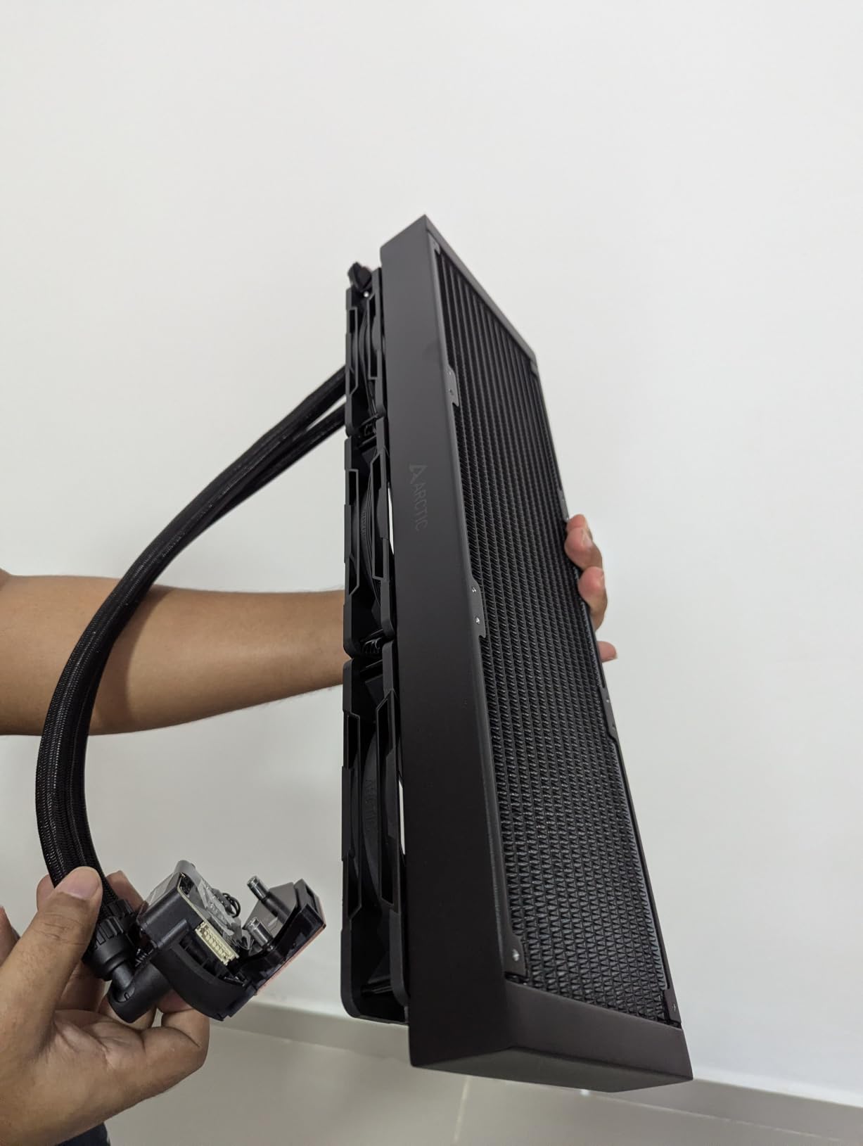 ARCTIC Liquid Freezer III Pro 420 - AIO CPU Cooler, 3 x 140 mm Water Cooling, 38 mm Radiator, PWM Pump, VRM Fan, AMD AM5/AM4, Intel LGA1851/1700 Contact Frame - Black customer photo 1