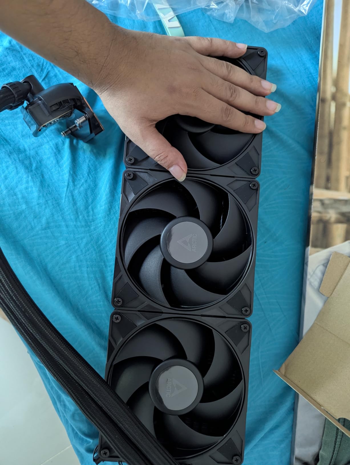 ARCTIC Liquid Freezer III Pro 420 - AIO CPU Cooler, 3 x 140 mm Water Cooling, 38 mm Radiator, PWM Pump, VRM Fan, AMD AM5/AM4, Intel LGA1851/1700 Contact Frame - Black customer photo 2