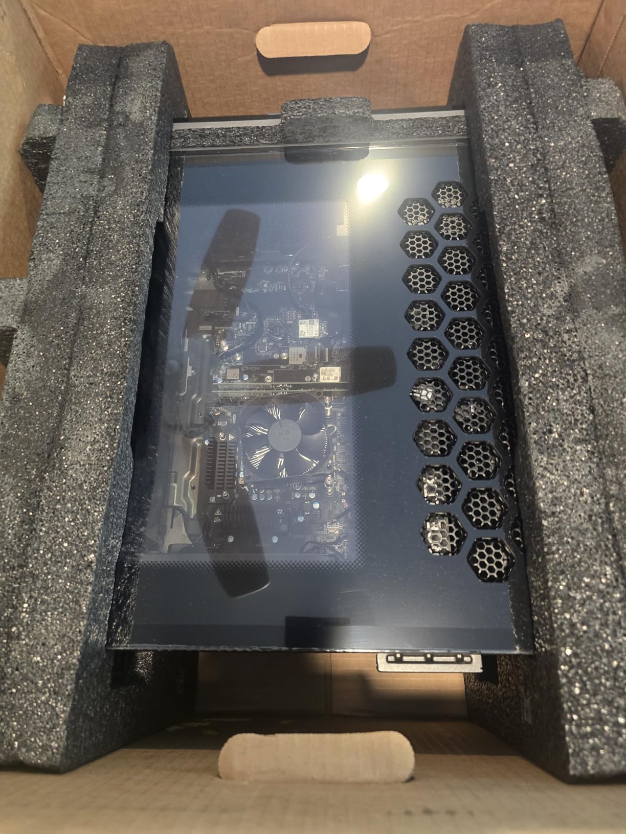 Alienware Aurora Gaming Desktop, RTX 5070, Intel Core Ultra 7 265F | 1TB SSD, 32GB DDR5, Wi-Fi 7, Bluetooth, Killer 2.5Gb Ethernet, Windows 11 Home, Wired Keyboard, ACT1250 customer photo 2