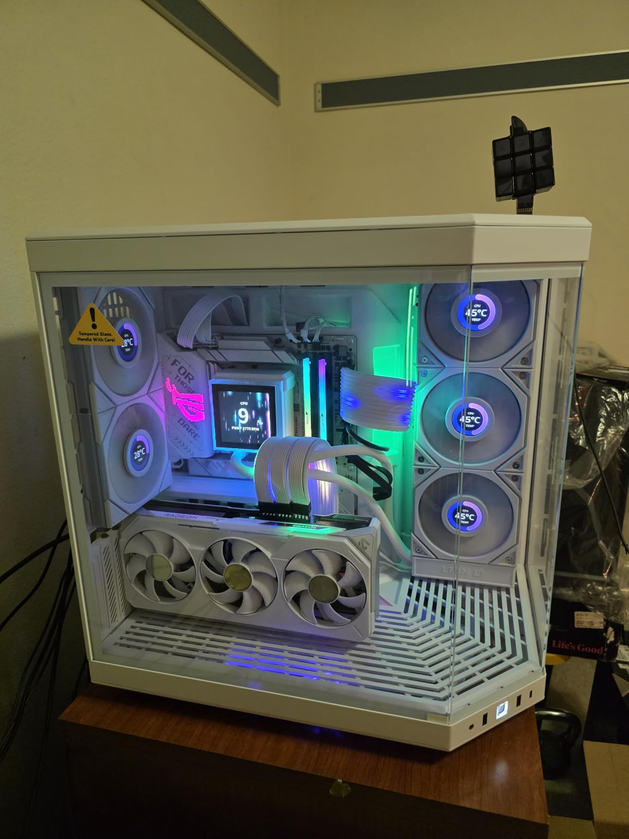 GIGABYTE Radeon RX 9070 XT Gaming OC 16G Graphics Card, PCIe 5.0, 16GB GDDR6, GV-R9070XTGAMING OC-16GD Video Card customer photo 1