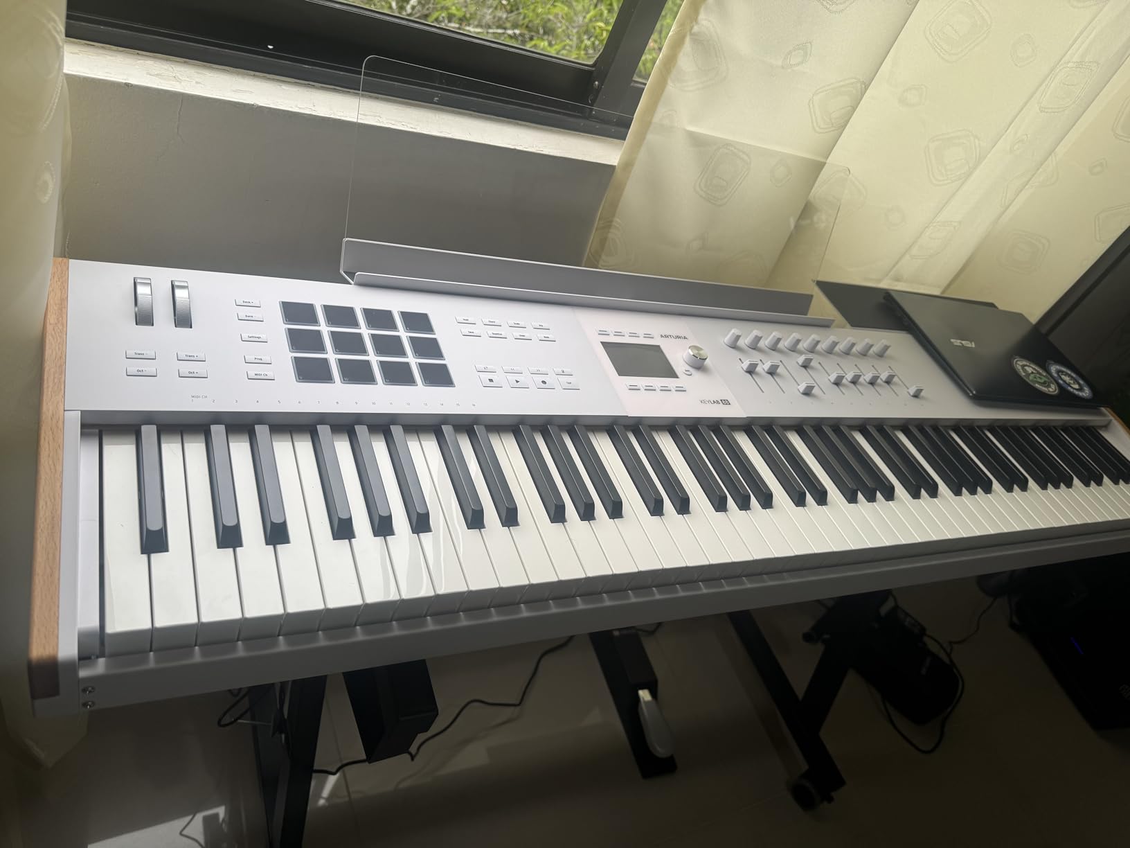 Arturia KeyLab 88 mk3 88-key Weighted Hammer-action Keyboard Controller - White | Fatar TP/110 Fully-Weighted 88-Key with Aftertouch, 3.5 Color Display, 12 Pads, 9 Encoders and 9 Faders, USB-C and MIDI DIN customer photo 1